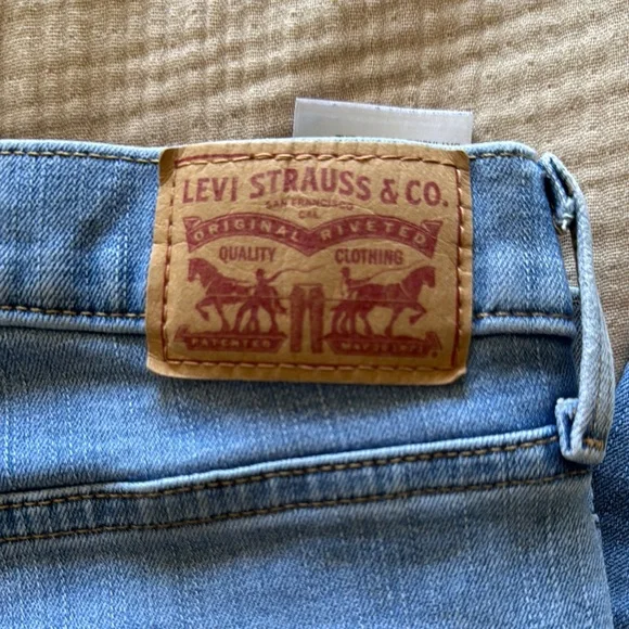 Levi's Light Blue Denim Jeans - Picture 2 of 3